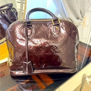 Louis Vuitton Alma vernis fair condition